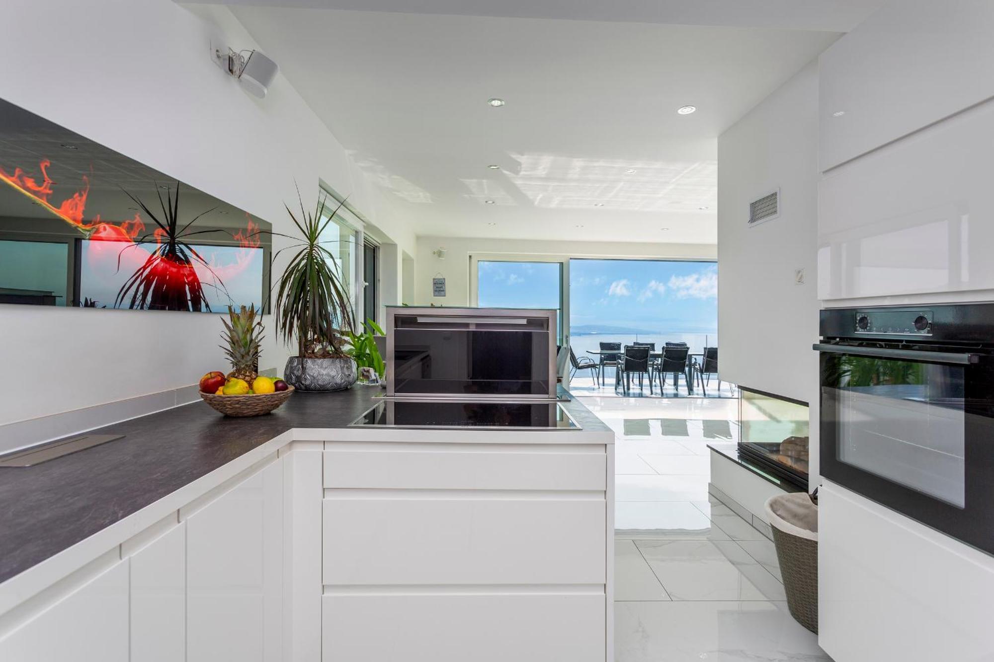 White Pearl Diamond, Mit Meerblick & Pool Vila